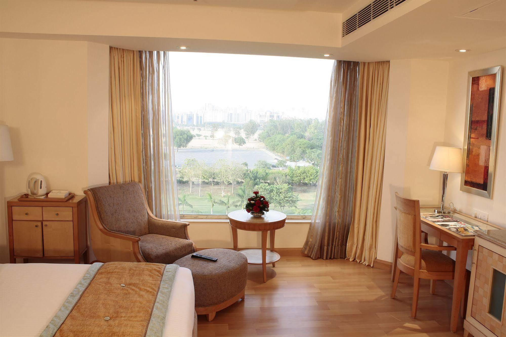 Vista Park Hotel Gurgaon Ngoại thất bức ảnh